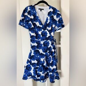 Banana Republic Blue and White Floral Wrap Dress size 2